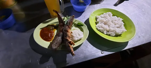 Warung lalapan nasi uduk mas fahmi