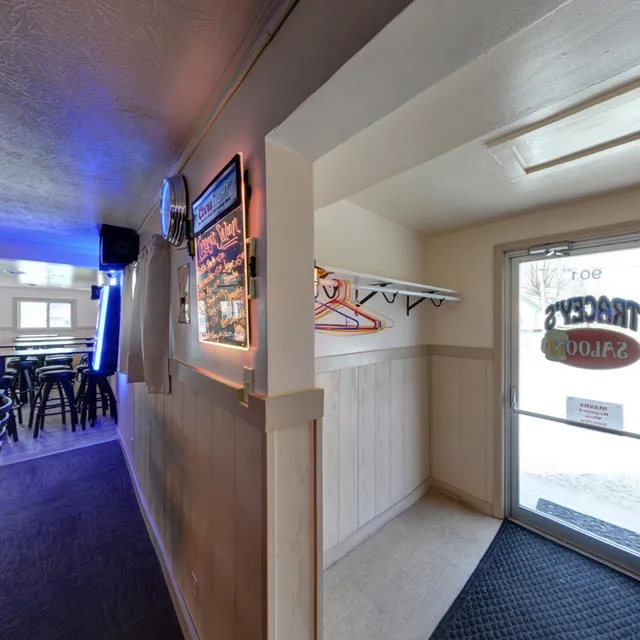 Tracey's Saloon