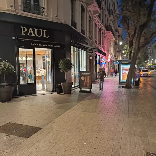 PAUL Lyon Republique