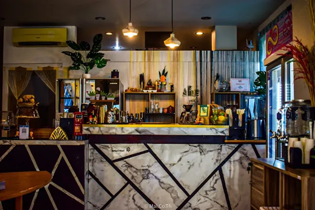 Posh and Pow Club Café