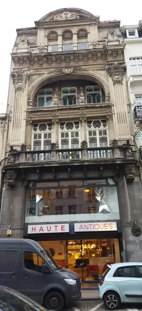 Haute Antiques 207