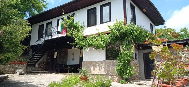 Guest House Stone Paths
