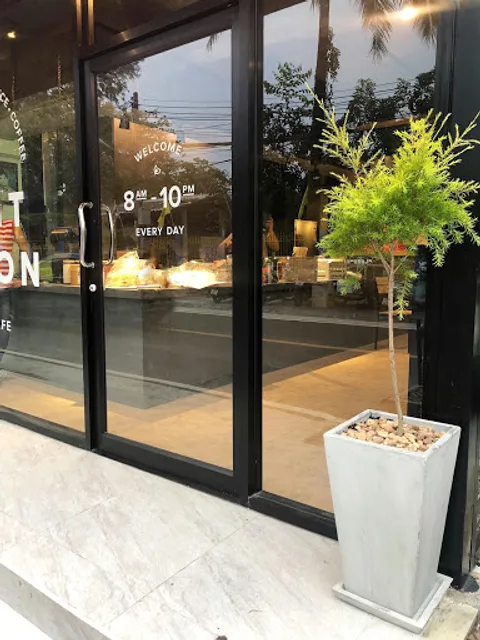 Fruit Fusion Kamala Cafe