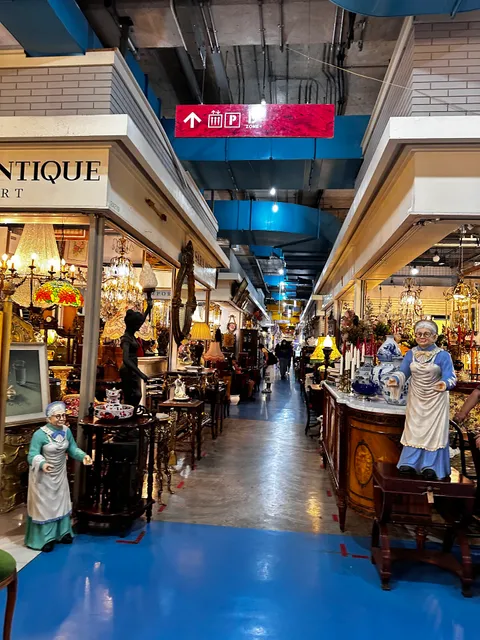 Red Building Vintage Chatuchak