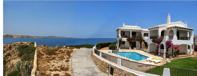 Apartamentos Arco Iris en Menorca. Complejo turístico