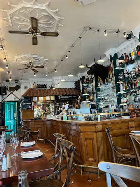 El Metro Tapas Bar & Restaurant