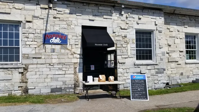 Noonie's Deli