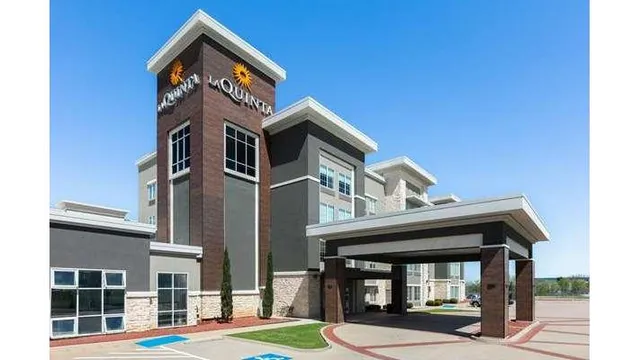 La Quinta Inn & Suites by Wyndham Ft. Worth - Burleson