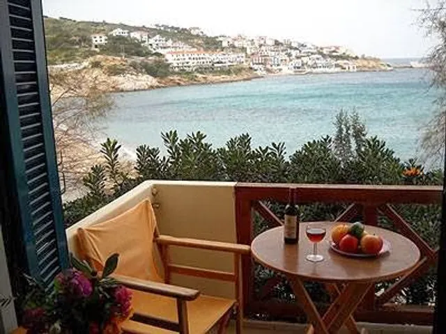 Atsachas Rooms and Restaurant