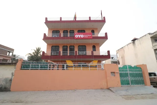 OYO 16146 Royal Guest House