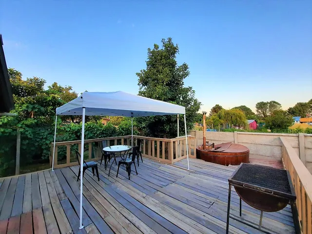 Cabaña, con Tinajas