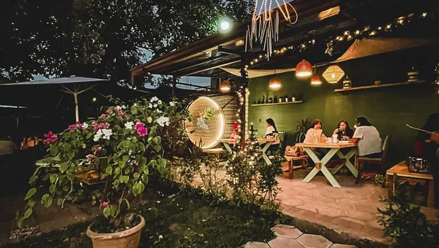 Bajo sombra coffee shop