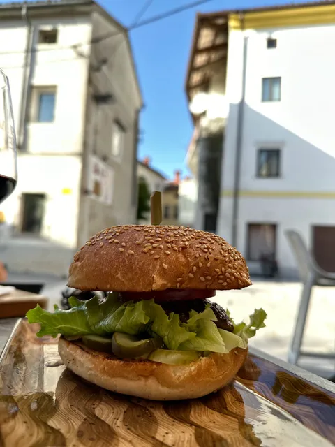 Okrepčevalnica Pika Jeton Arifi s.p.