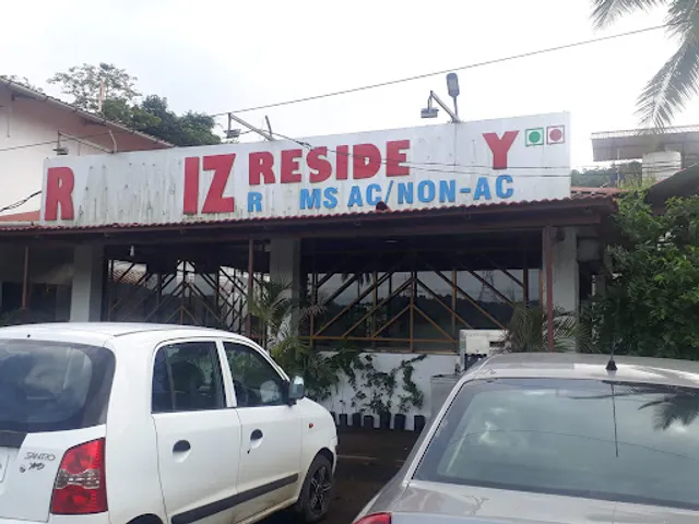 Raaviz Residency & Bar