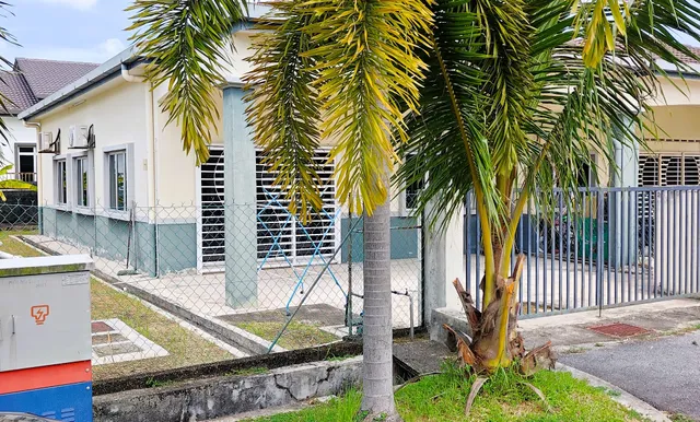 Cozy Rizqy Homestay. LUAS & SELESA. 3R2B + Aircond. Max 6-8 pax.