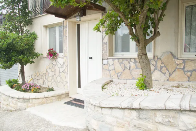 B&B Lamabianca CIN:IT070006C15JMBBELN