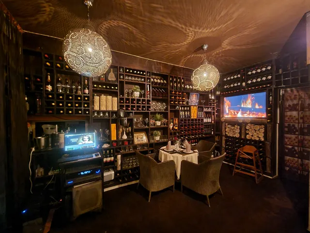 Avanti Restaurant And Wine Bar
