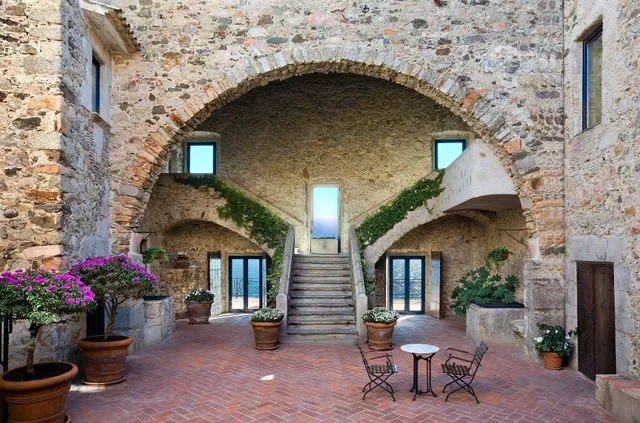 El Far Hotel Restaurant