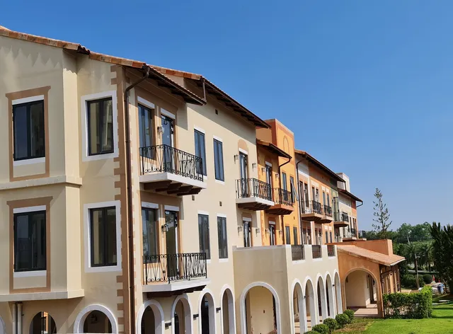 Toscana Piazza by Toscana Valley