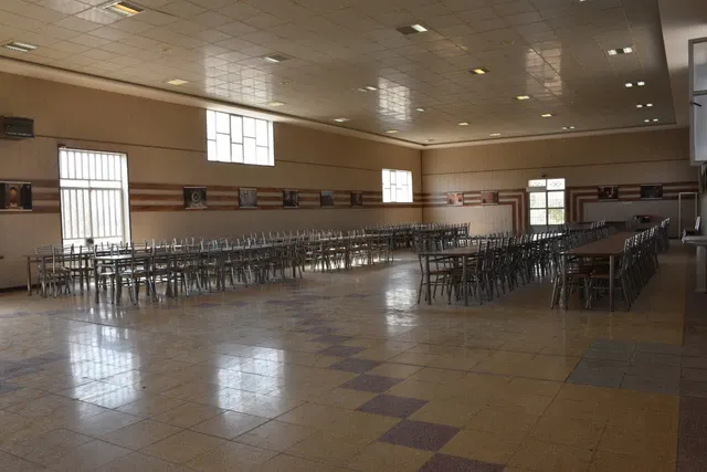 Boys dining hall(سالن غذاخوری آقایان)