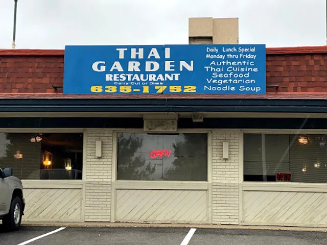 NAYOM Thai Cuisine LUAY LUAY LUAY