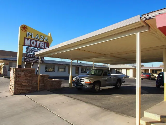 Plaza Motel