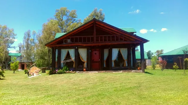 Hospedaje - Cabañas "La Rústica"