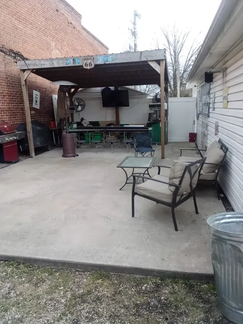 Shirley's Neighborhood Tavern