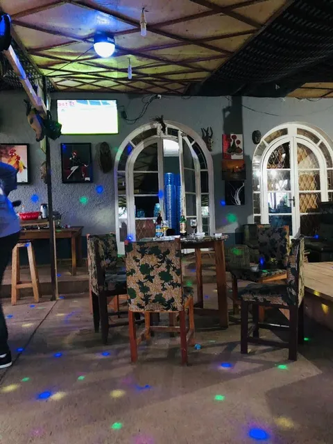 Karibu Café / Bar