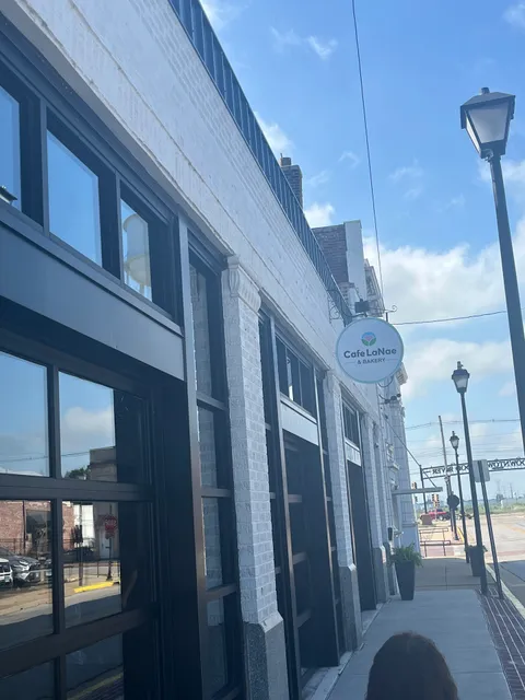 Cafe LaNae & Bakery