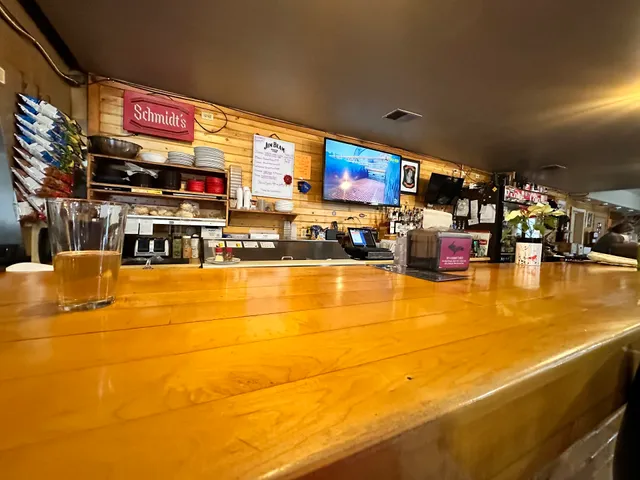Schmidts Corner Bar & Grill