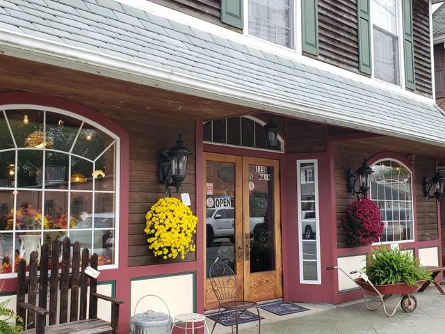 5 & 10 Antique Market