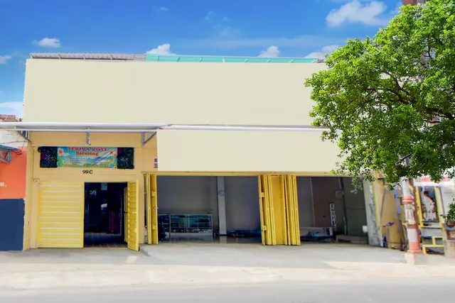 Hotel O Alun-Alun Purwokerto Near Gor Satria Purwokerto Formerly Guest House Blessing