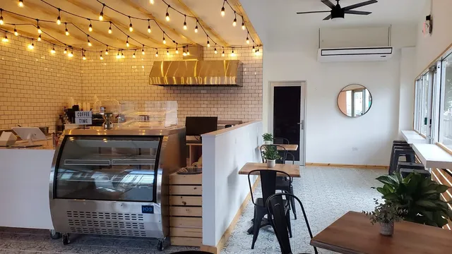 Salón Café - Av. Domenech