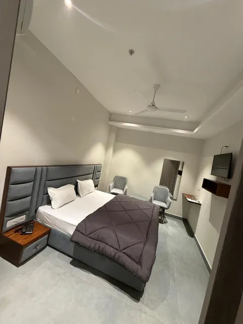 OVEL HOTEL & (RESORT)