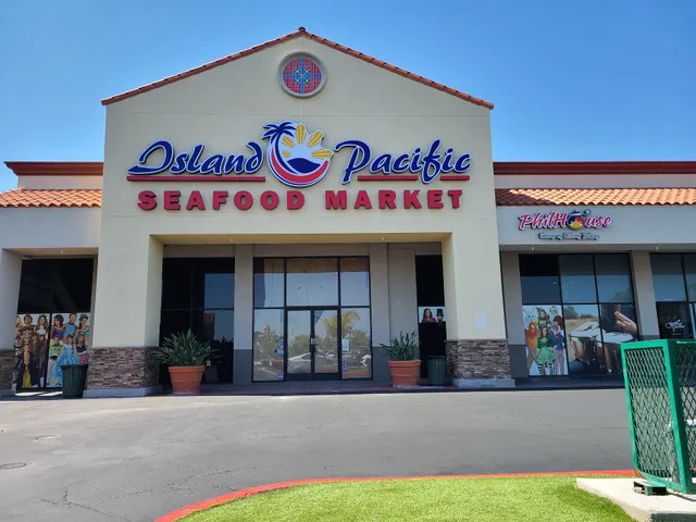 Lake Forest Marketplace