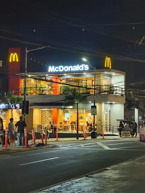 McDonald's Victory Park & Shop