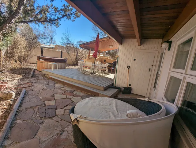 Casa Europa Inn & Gallery