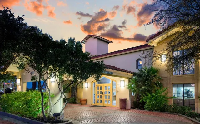 Townhouse Garden Inn & Suites San Antonio I 35