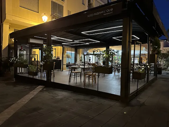 Toto pass me the oil