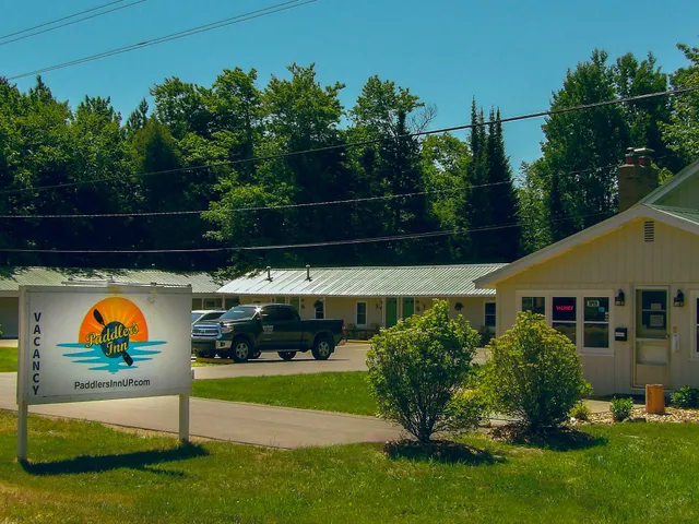 Paddlers Inn Motel