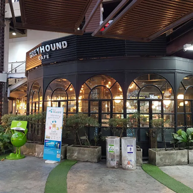 Greyhound Café La Villa Ari เกรฮาวด์ คาเฟ่ ลา วิลล่า อารีย์