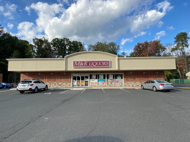 M & R Liquor Store