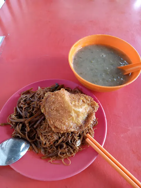 Economy noodles and dessert