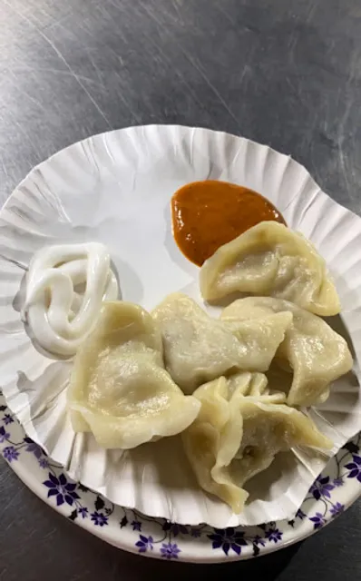 Everest Tasty Momos, Aminijikarai