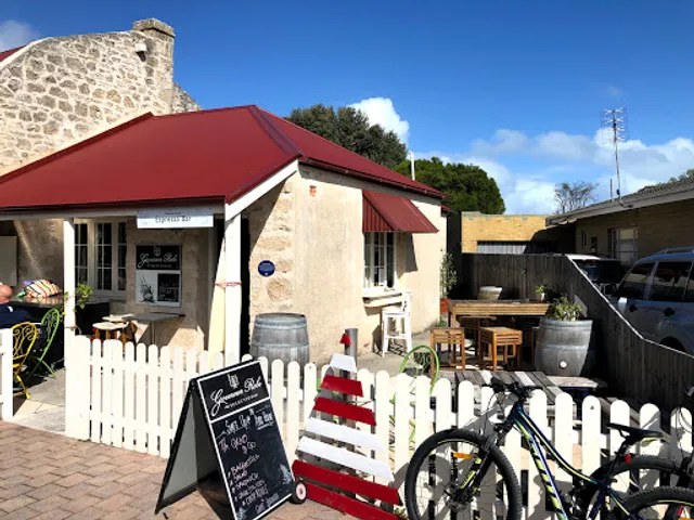 Governor robe espresso bar