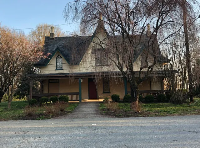 Chamounix Mansion & Carriage House