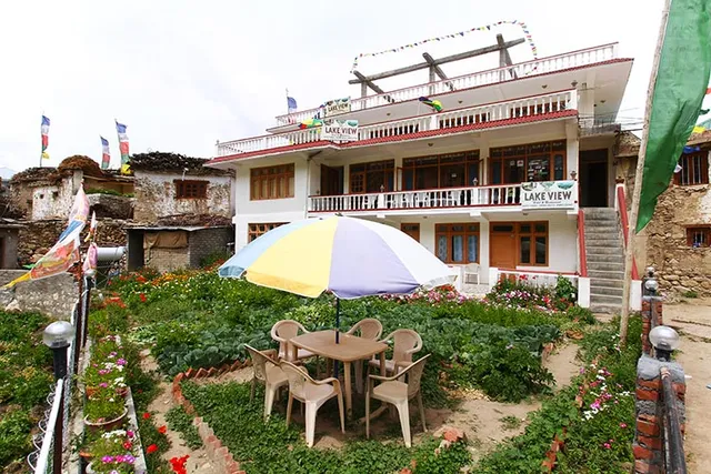 LAKE VIEW Hotel & Restaurant , Nako