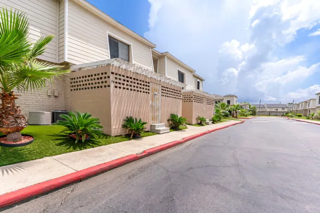 Falls of Chelsea Lane Apartments