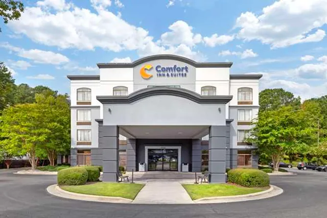 Comfort Inn & Suites Greenville Near East Carolina University